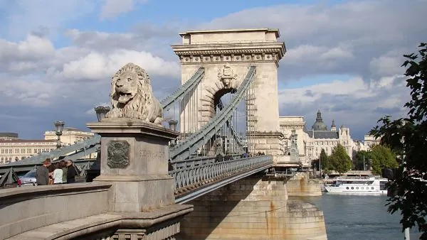 Puente De Las Cadenas